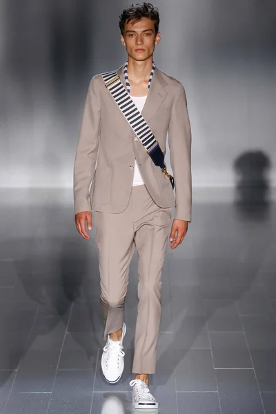 Look 12